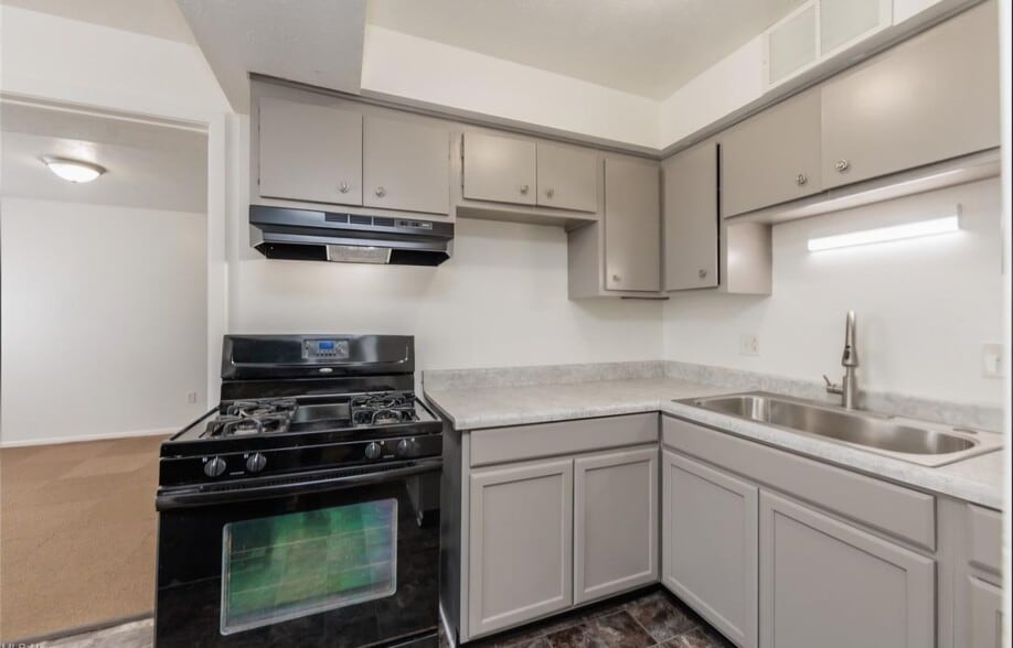 Building Photo - 6490 State Rd