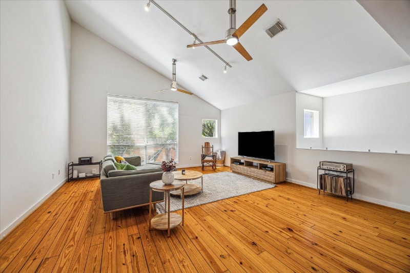 Building Photo - 2720 La Branch St