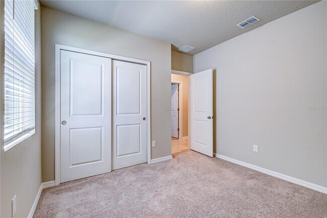 Building Photo - 10210 Daybreak Glen