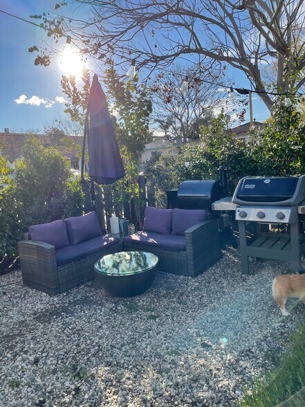 Private front yard - 9042 Carson St