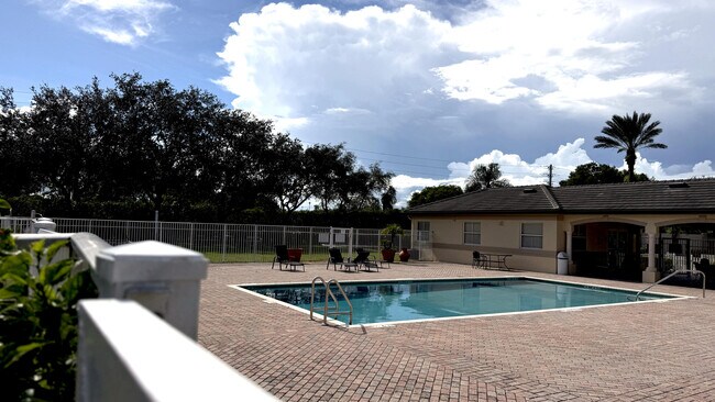 Building Photo - 2080 Greenview Shores Blvd