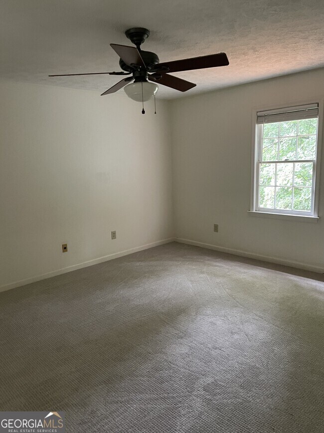 Building Photo - 2858 Livsey Dr