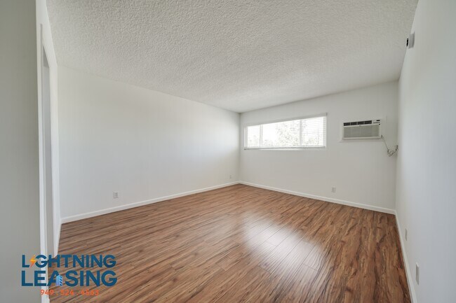 Building Photo - 17348 Burbank Blvd