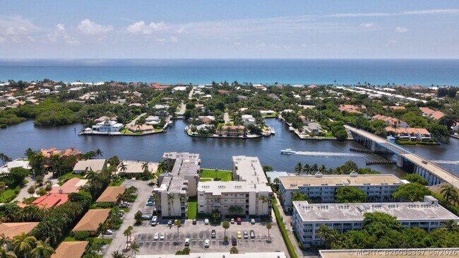 Building Photo - 650 Snug Harbor Dr