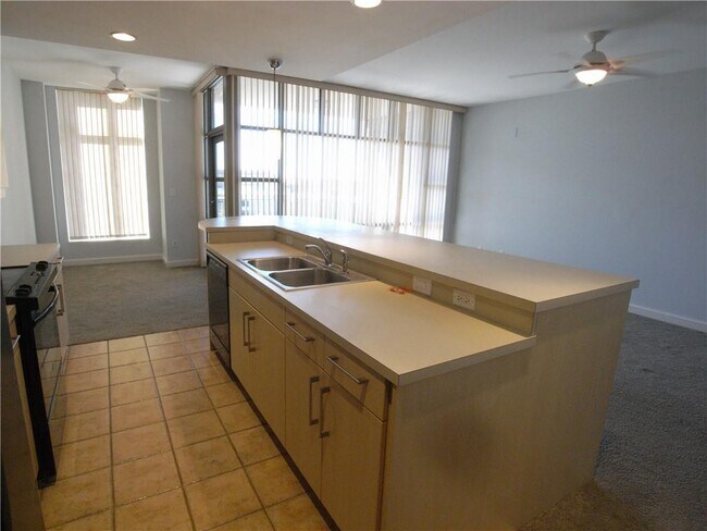 Building Photo - 250 Park Ave W NW