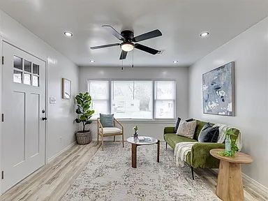 Building Photo - Modern Comfort in Every Square Foot