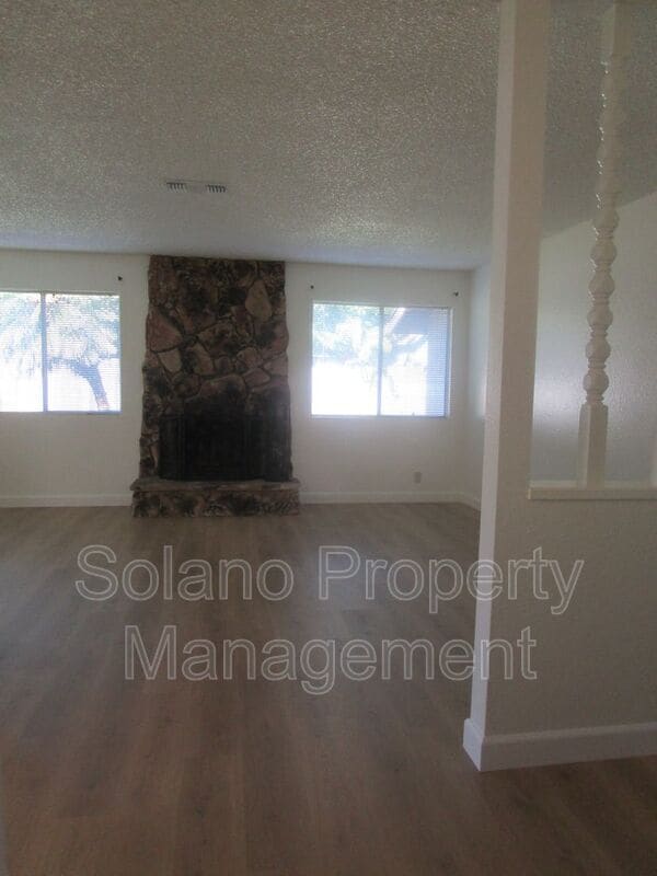 Building Photo - 110 Oxford Ct