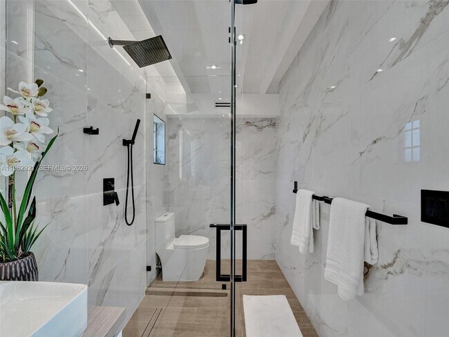 Building Photo - 2066 NE 174th St