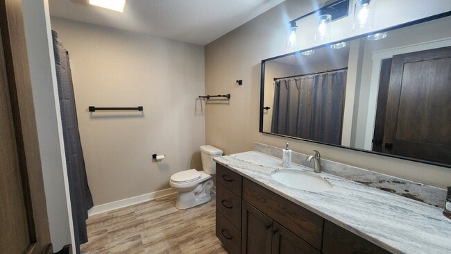 Building Photo - 5 Bedroom, 3 Full Bathroom House with 3 Ca...