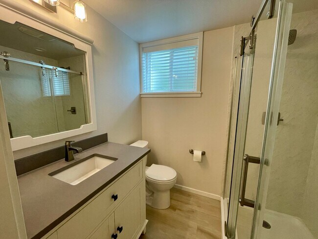 Building Photo - 7605 Sunset Cir W
