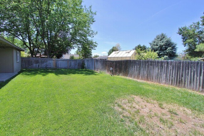 Building Photo - 705 Spruce Creek Dr