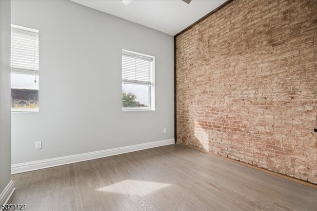 Building Photo - 28 W Main St