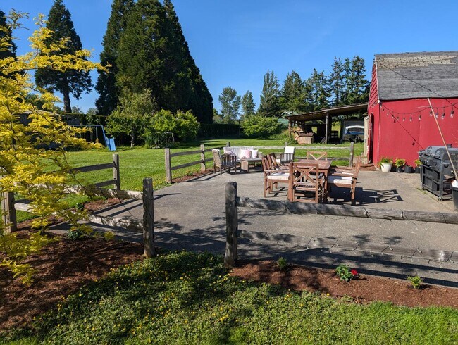 Building Photo - 1740 Marine Dr