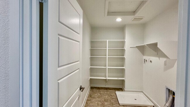 Building Photo - 24814 Woodley Cir