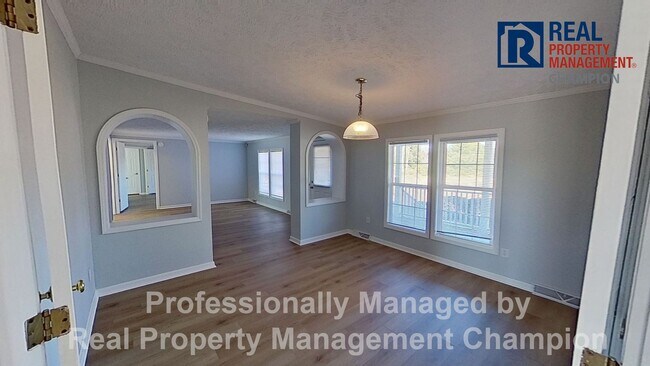 Building Photo - Spacious 3 BD/2.5 BA Home w/New Flooring and Fresh Paint