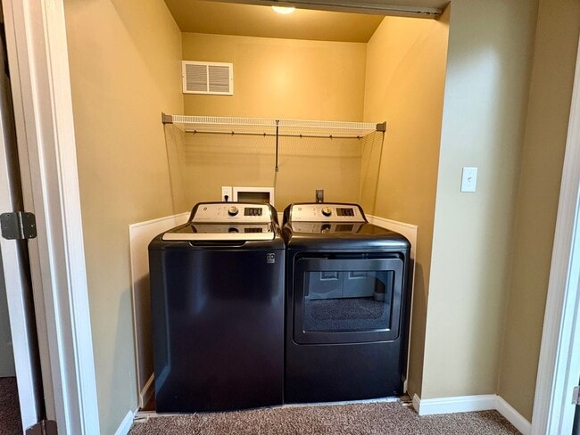Building Photo - 2 Bedroom 2.5 Bathroom in Hummelstown!