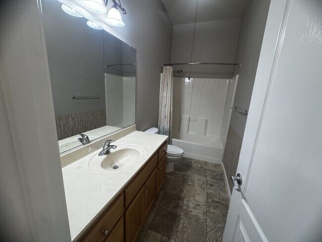 Building Photo - Gated 55+ Community - 2 bedroom/2bathroom