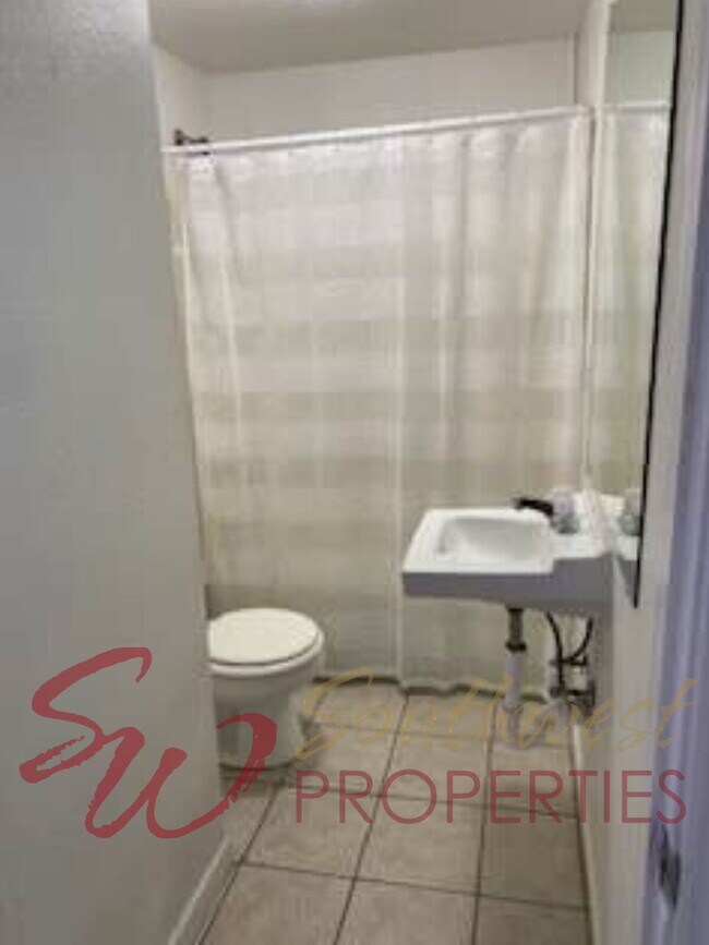 Building Photo - Spacious Upstairs 1-Bedroom Apartment in Downtown Stephenville