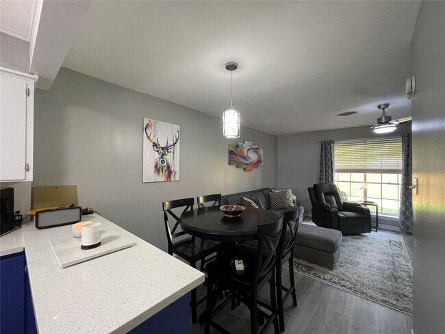 Building Photo - 402 Giddings Ln