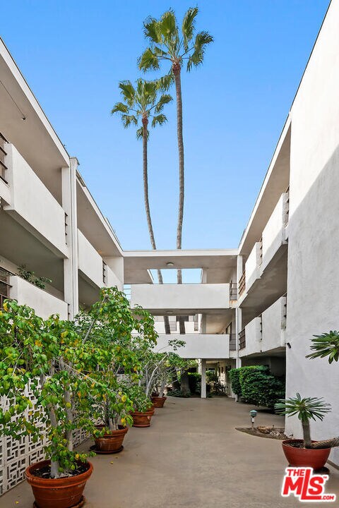 Building Photo - 4445 Cartwright Ave