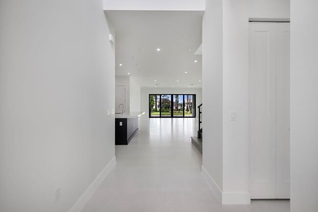 Building Photo - 12526 Solana Bay Cir