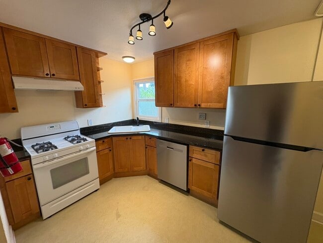Building Photo - 4701 NE 55th Ave