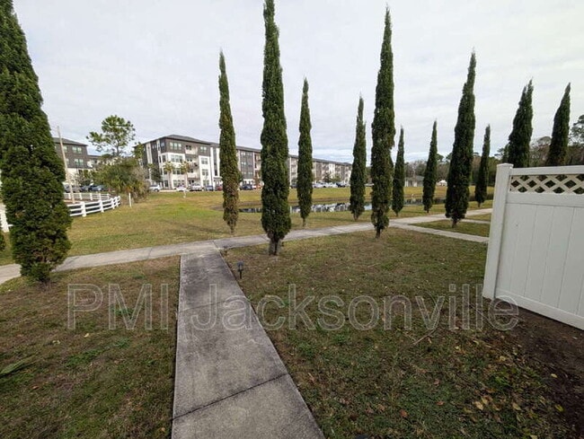 Building Photo - 1048 N Black Cherry Dr