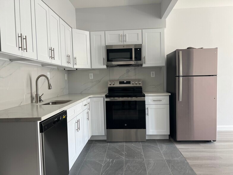 Primary Photo - 5022 5th Ave