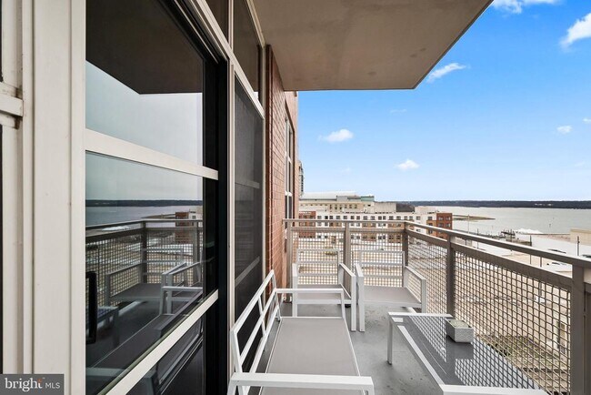 Building Photo - 157 Fleet St