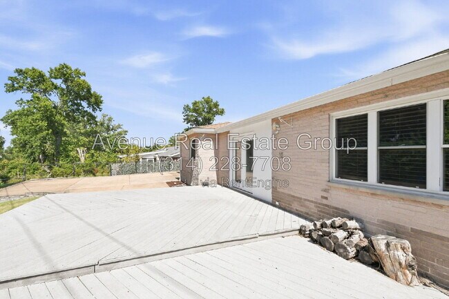 Building Photo - 959 Orchard Lakes Dr