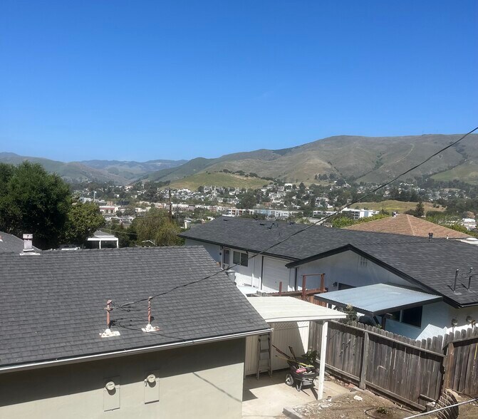 Building Photo - 411 Lawrence Dr