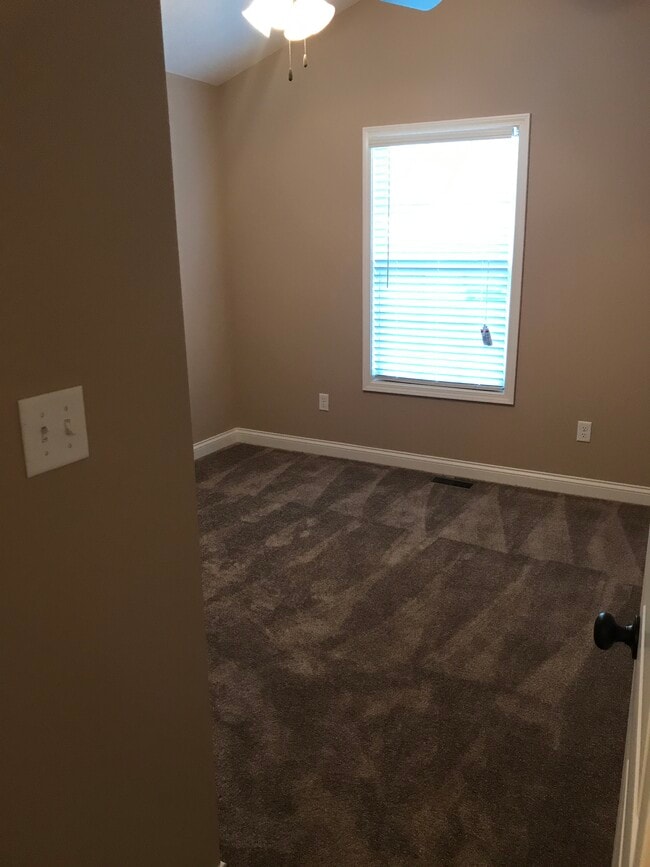 Building Photo - 1474 N POINTE Wy