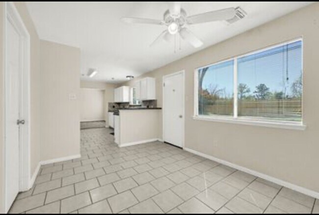 Building Photo - 1309 S Heron Dr