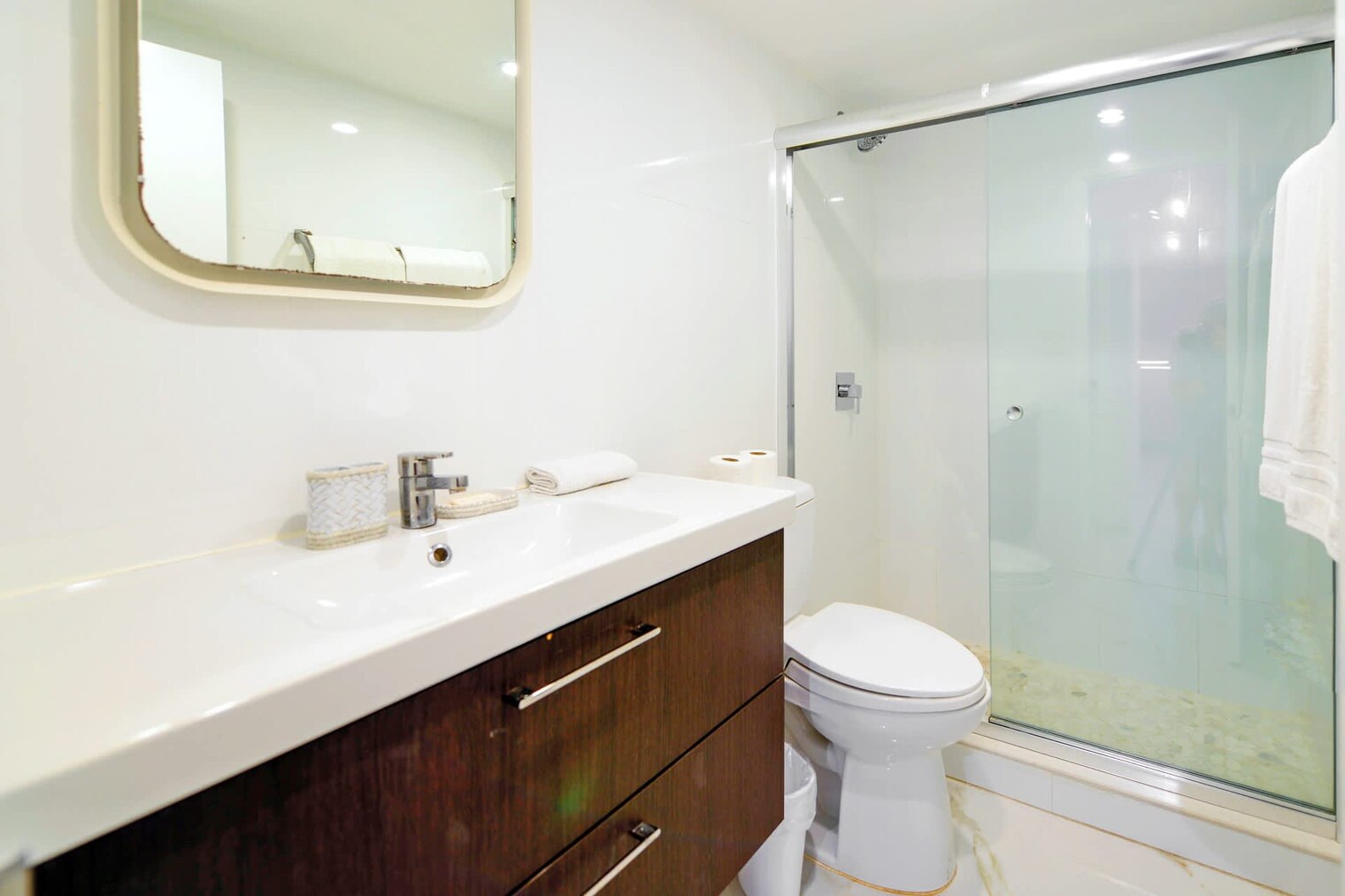 Building Photo - 5599 Collins Ave