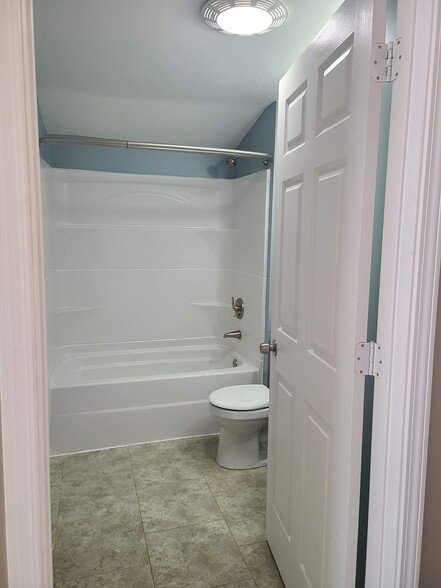 Upstairs bathroom - 707 E Wood St
