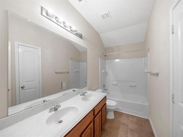 Building Photo - 2861 Laurel Oak Dr