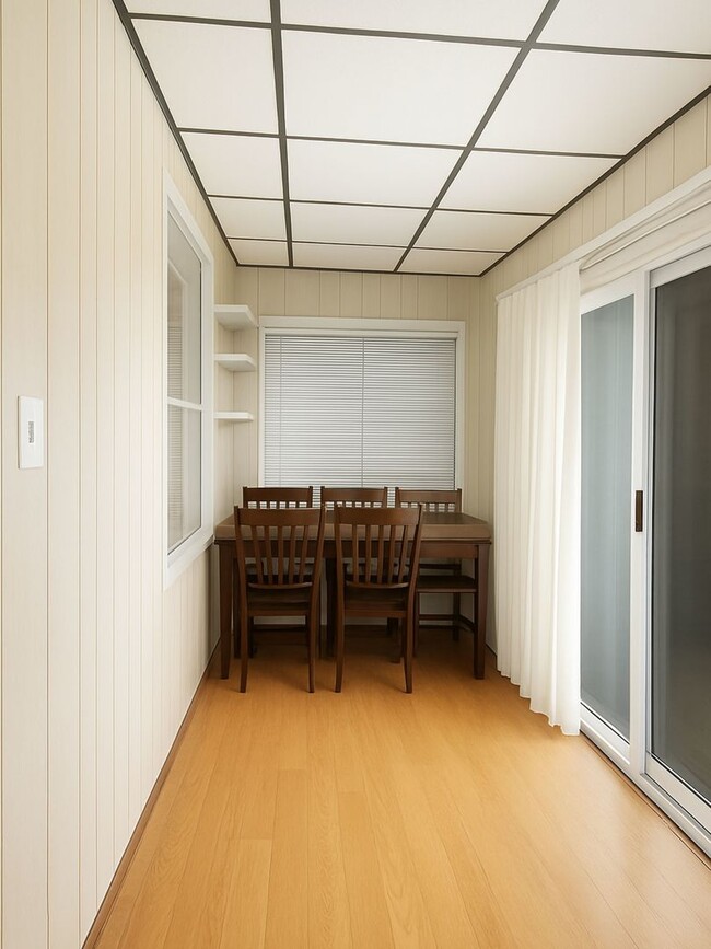 Building Photo - 4701 N Kilbourn Ave