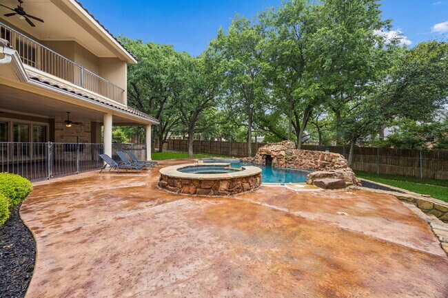 Building Photo - 2101 Miracle Point Dr