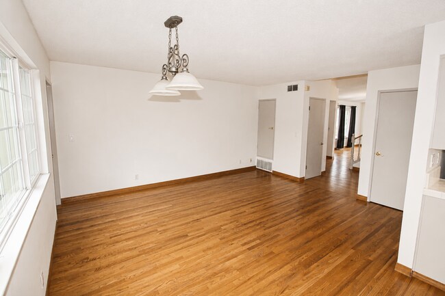 Building Photo - Spacious Corner Lot Home in Desirable Ventura Neighborhood!