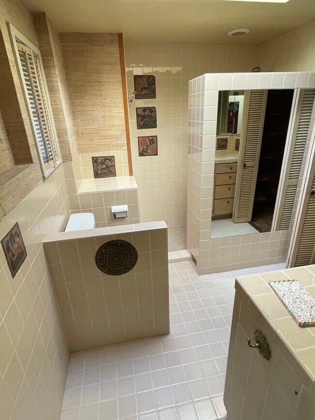 Building Photo - 80 Corona Way