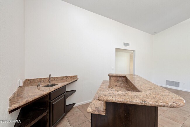 Building Photo - 7250 E Paradise Dr