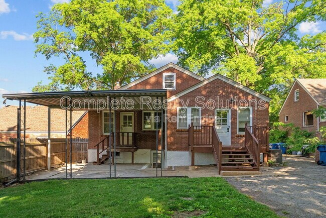 Building Photo - 8028 Wynwood Dr