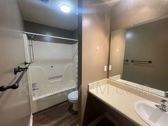 Building Photo - 3933 Miramar Dr Ext