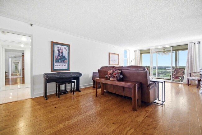 Building Photo - 3507 Oaks Way