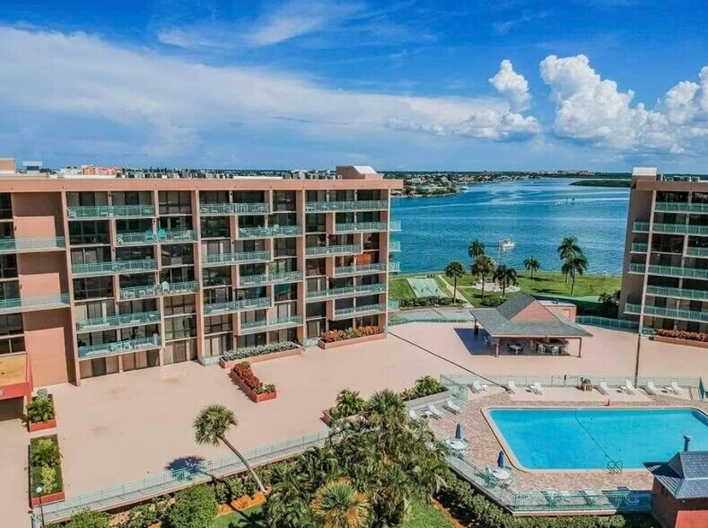 Building Photo - 1 Key Capri