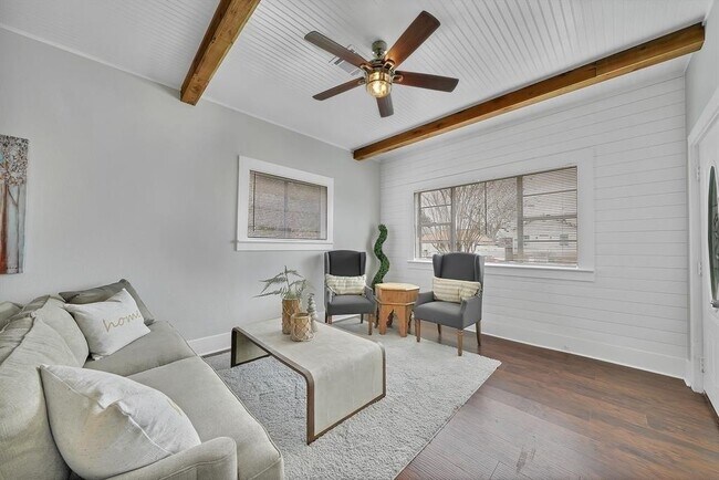 Building Photo - 4824 Avenue O 1/2