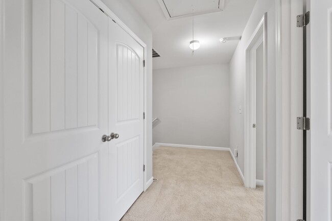 Building Photo - 3 Bedroom Townhome in Stonecrest!