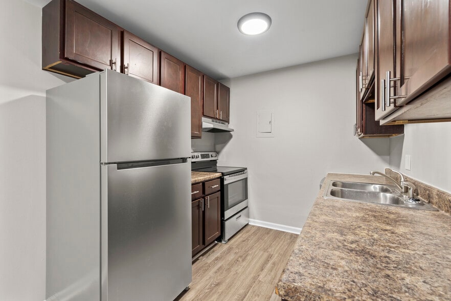 Building Photo - Pineview