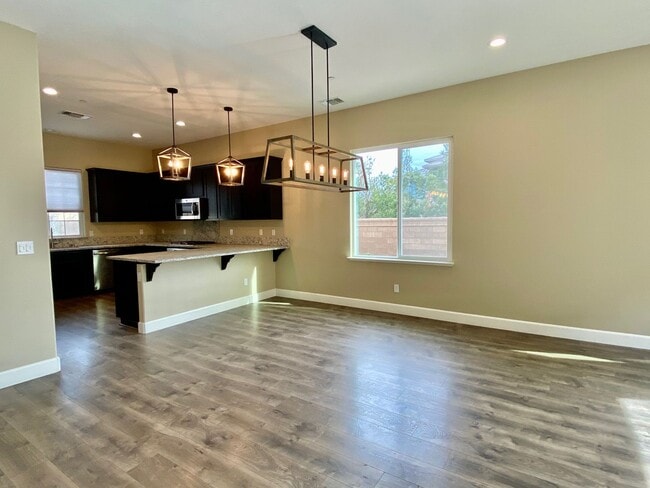 Building Photo - AVAILABLE BY 5/9, SPACIOUS 3 BED, 2.5 BATHS, 2 CAR GARAGE WITH LARGE BACKYARD ON A CUL-DE-SAC