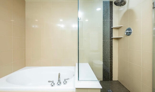 Building Photo - 2001 Lincoln St